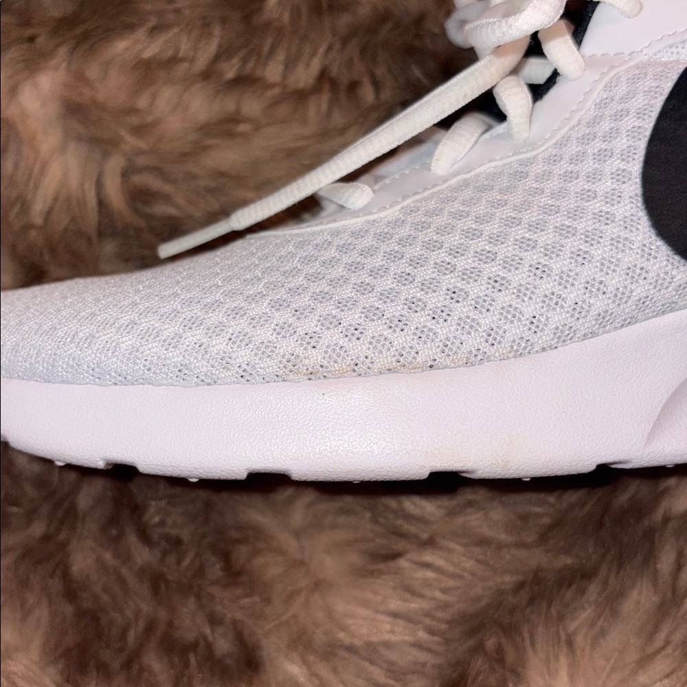 Nike Women’s Tanjun Running Shoes - Picture 9 of 9